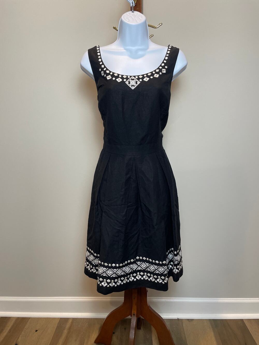 Tahari Arthur S Levine Embroidered A Line Dress Size 14 Black Linen Blend